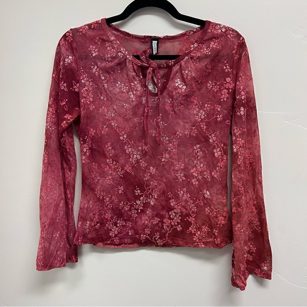 Forever 21 pink peasant blouse sz L with silver flower design. Semi sheer. VNTG